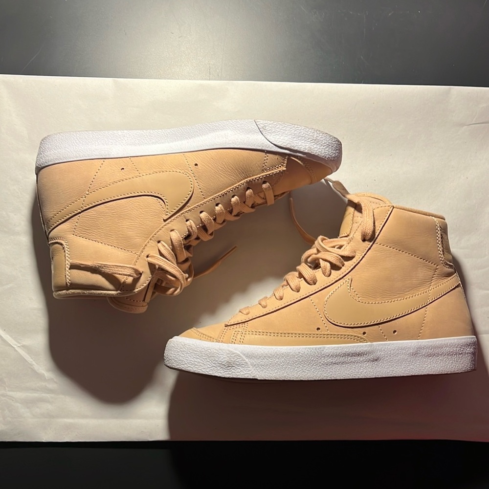 Nike Women’s Blazer Mid Size 8 Tan High Top Shoes